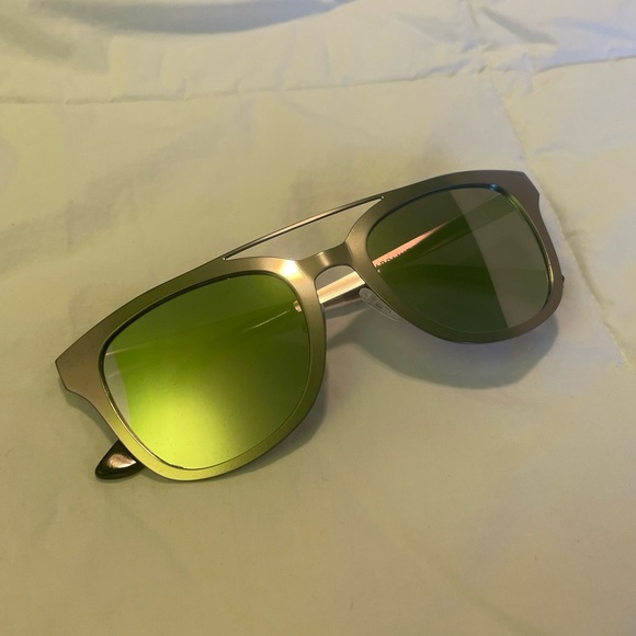 New sunglasses - Picture 2 of 7